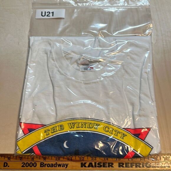 Vintage 90s Retro Chicago ‘The Windy City’ Tee Fits a Size XL - Picture 8 of 8